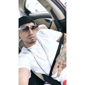 Meet your Posher, Reyes